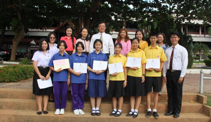 มอบเกียรติบัตรรางวัล โครงการรักษ์ภาษาไทย สัปดาห์ภาษาไทยแห่งชาติ